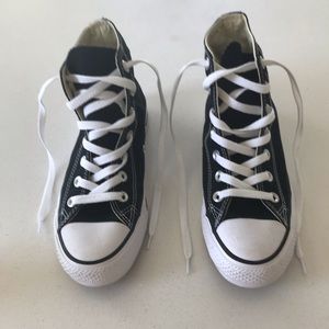 Classic high top converse NWOT black and white